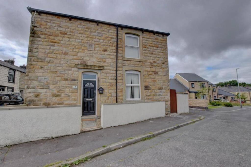 Pomfret House, 3 Bedrooms, Burnley Central, Contractors And Groups First Choice, Free Parking Buitenkant foto